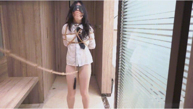 最新流出，云绳工作室，快乐地狱，美女模特【莹莹】走绳炮机手动道具暴力调教，高潮抽搐颤抖