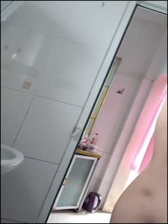 偷拍小姨子，小小年纪，奶比她姐姐的大